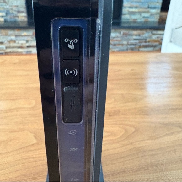 Netgear N600 Router - Picture 4 of 10